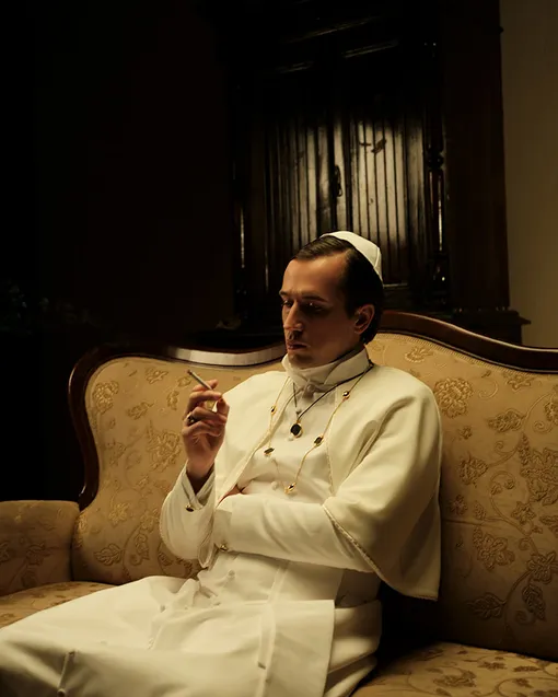 На Егоре: ТУФЛИ, Berluti; СОРОЧКА, СТОЙКА, БРЮКИ, ПЕЛЕРИНА, СУТАНА, ПИЛЕОЛУС И ПОЯС – СОБСТВЕННОСТЬ СТИЛИСТА. ЗАПОНКИ MONETE (ЖЕЛТОЕ ЗОЛОТО, АНТИЧНЫЕ МОНЕТЫ);КОЛЬЕ MONETE (РОЗОВОЕ ЗОЛОТО, АНТИЧНЫЕ МОНЕТЫ); КОЛЬЦО B.ZERO (РОЗОВОЕ ЗОЛОТО, БРИЛЛИАНТЫ) – ВСЕ Bvlgari На Егоре: ТУФЛИ, Berluti; СОРОЧКА, СТОЙКА, БРЮКИ, ПЕЛЕРИНА, СУТАНА, ПИЛЕОЛУС И ПОЯС – СОБСТВЕННОСТЬ СТИЛИСТА. ЗАПОНКИ MONETE (ЖЕЛТОЕ ЗОЛОТО, АНТИЧНЫЕ МОНЕТЫ);КОЛЬЕ MONETE (РОЗОВОЕ ЗОЛОТО, АНТИЧНЫЕ МОНЕТЫ); КОЛЬЦО B.ZERO (РОЗОВОЕ ЗОЛОТО, БРИЛЛИАНТЫ) – ВСЕ Bvlgari