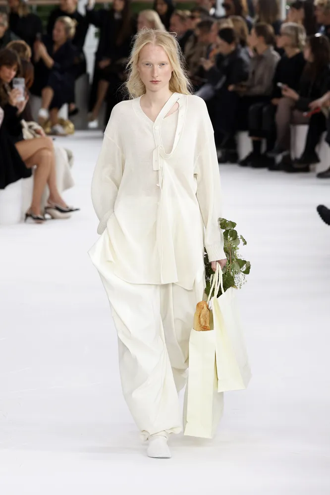 Issey Miyake весна-лето 2025