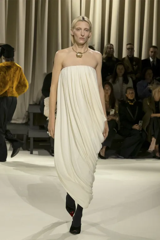 Schiaparelli весна-лето 2025