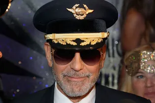 Пилот Джордж Клуни и стюардесса Синди Кроуфорд на Casamigos & Catch Halloween party