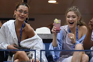 Джиджи и Белла Хадид в платьях-рубашках на игре Серены Уильямс на US Open