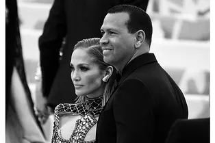 Поклонники уверены, что Дженнифер Лопез выходит замуж. Но не все так очевидно