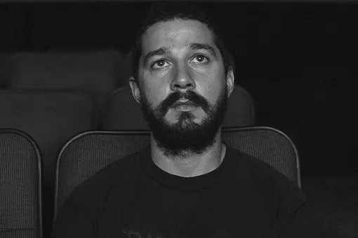 Шайа ЛаБаф посвятил свой четырехлетний перформанс Дональду Трампу Шайа ЛаБаф посвятил свой четырехлетний перформанс Дональду Трампу