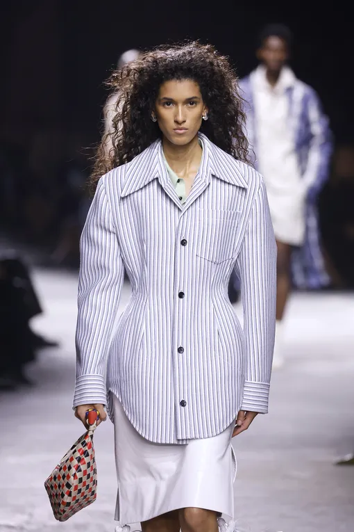 Bottega Veneta весна-лето 2025