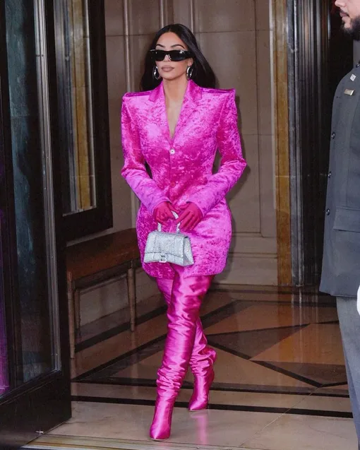 @kimkardashian @kimkardashian