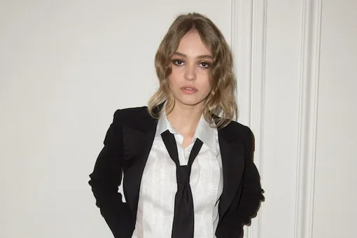 Образ дня: Лили-Роуз Депп в смокинге Chanel