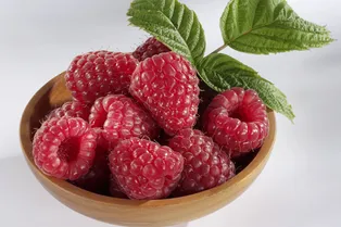 Стоит ли пить чай из малиновых листьев