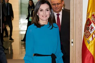 Королева Летиция вышла в свет в комбинезоне Zara стоимостью меньше 1000 рублей