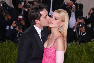 Бруклин Бекхэм и его невеста Никола Пельтц собираются провести медовый месяц в космосе