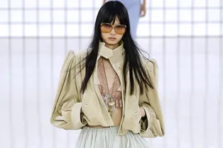 Красивые летние куртки, которые сочетаются с платьями