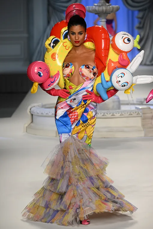 Moschino весна-лето 2023 Moschino весна-лето 2023