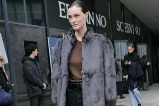 Как сочетать джинсы и шубу