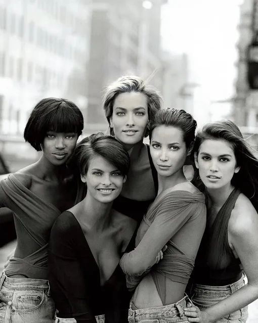 Наоми Кэмпбелл, Линда Евангелиста, Татьяна Патитц, Кристи Терлингтон и Синди Кроуфорд в британском Vogue, январь 1990