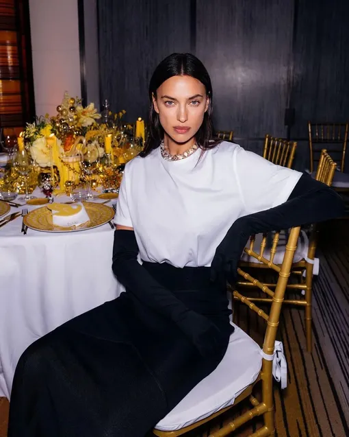 Ирина Шейк на вечере Swarovski Holiday, 2022