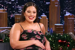 Модный лайфхак для будущих мам от Эшли Грэм