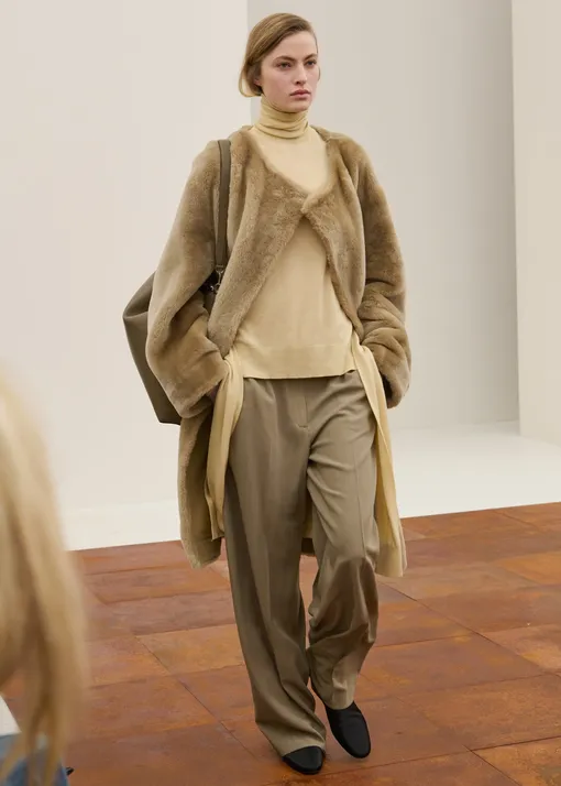 Toteme осень-зима 2025/26 Toteme осень-зима 2025/26