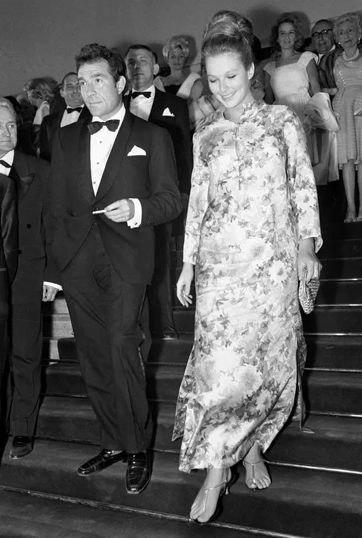 Марина Влади и Уго Тоньяцци в Каннах, 1963 Марина Влади и Уго Тоньяцци в Каннах, 1963