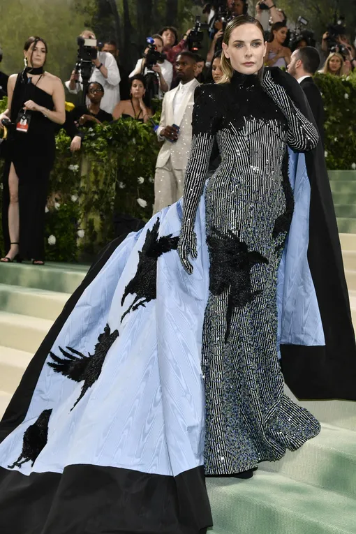 Ребекка Фергюсон в Thom Browne
