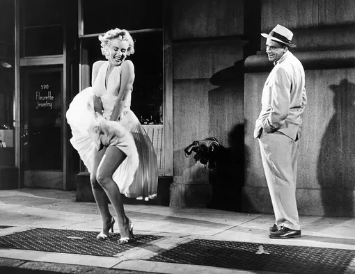Мэрилин Монро и Том Юэлл в фильме «Зуд седьмого года», 1955