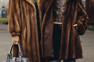 Как ухаживать за одеждой из меха, чтобы она служила дольше