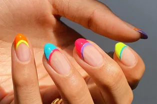 Долой классику: 16 вариантов французского маникюра