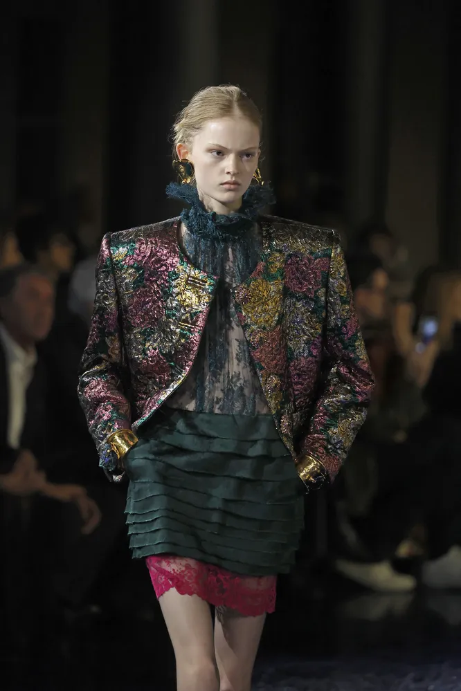 Saint Laurent весна-лето 2025