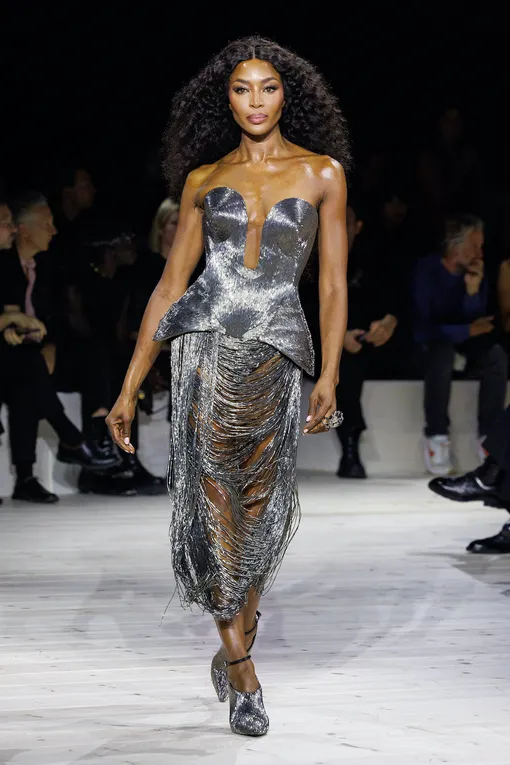 Alexander McQueen весна-лето 2024 Alexander McQueen весна-лето 2024