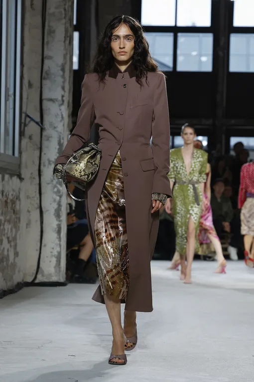 Dries Van Noten весна-лето 2025 Dries Van Noten весна-лето 2025