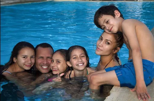 Дженнифер Лопес и Алекс Родригес с детьми в 2017 году