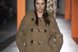 Хотите модное пальто не как у всех? Вам нужен дафлкот как на показе Prada Хотите модное пальто не как у всех? Вам нужен дафлкот как на показе Prada