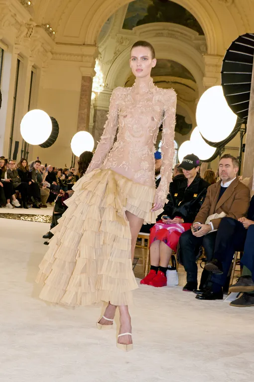 Schiaparelli Haute Couture весна-лето 2025 Schiaparelli Haute Couture весна-лето 2025