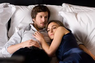 Как распознать «красные флажки» в отношениях: гид самопомощи