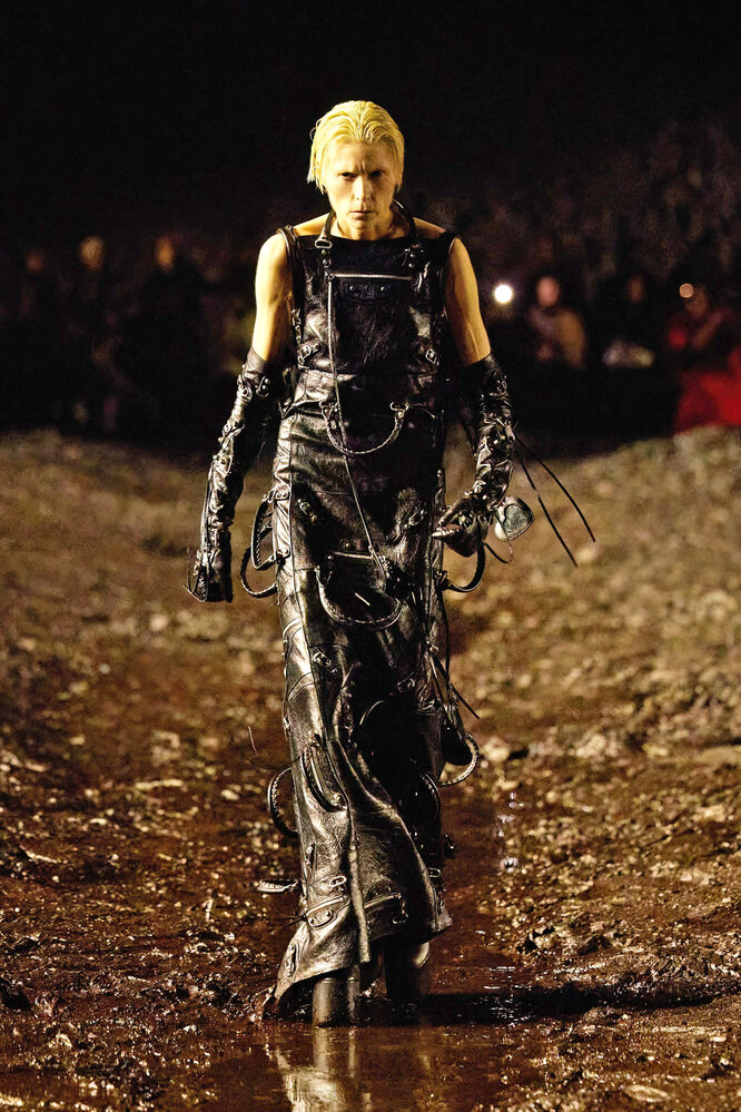 Balenciaga весна-лето 2023 Balenciaga весна-лето 2023
