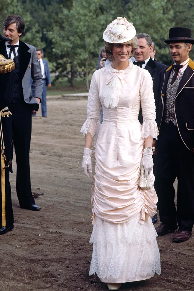 Принцесса Диана в традиционном костюме 'Клондайк' во время официального визита в Канаду, 29 июня 1983 год