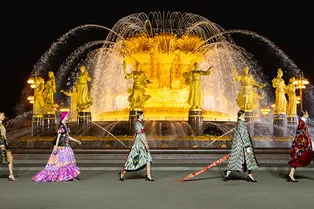 Показ для полумиллиона человек под открытым небом: как прошел Fashion Parade Moscow