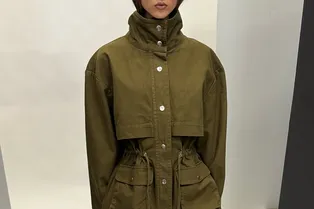 Чтобы не выглядеть громоздко в верхней одежде, выбирайте эту куртку