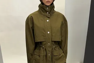 Чтобы не выглядеть громоздко в верхней одежде, выбирайте эту куртку