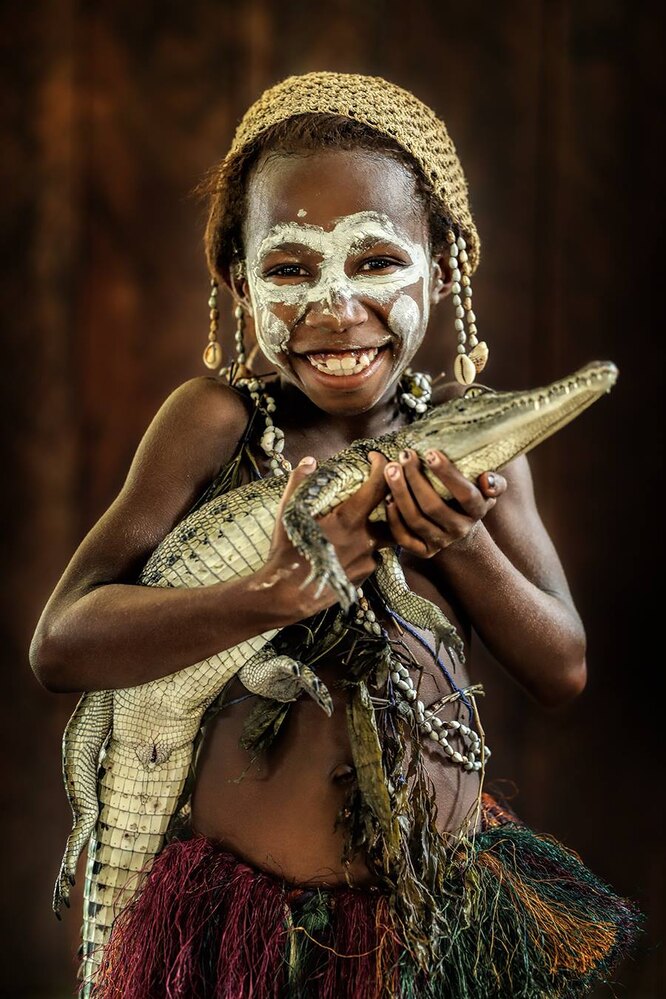 Девочка из региона реки Сепик, Папуа-Новая Гвинея. 