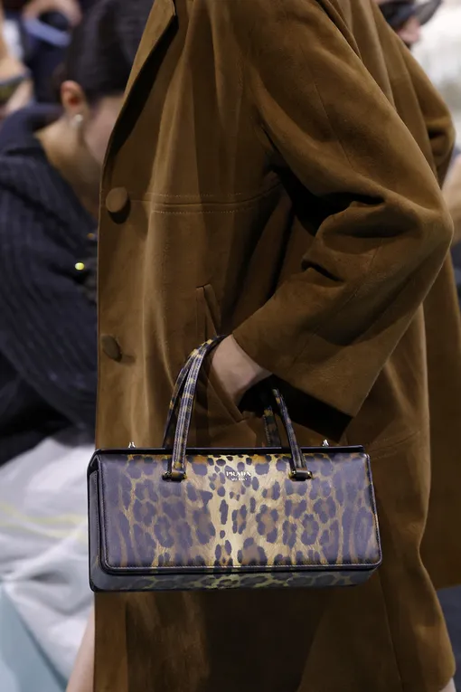 Prada весна-лето 2025