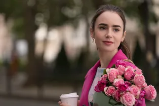 Эмили остается в Париже: Netflix продлил нашумевший сериал еще на два сезона