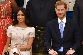 Новый образ Меган Маркл, после которого вам захочется надеть классический костюм с юбкой