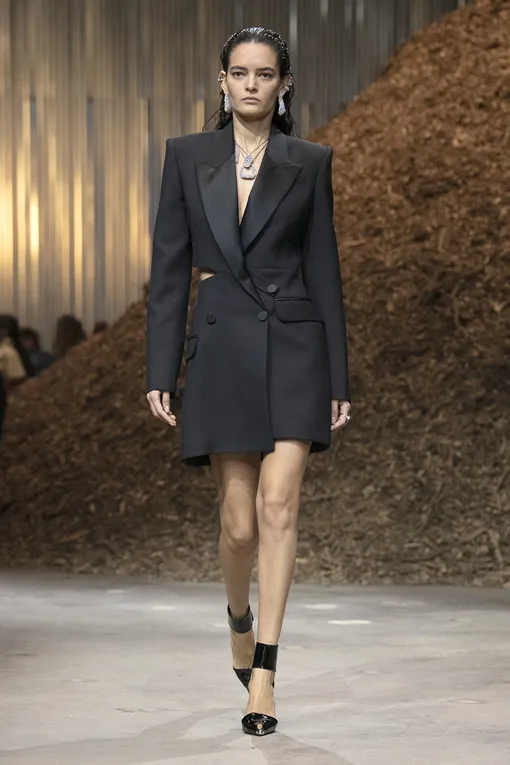 Alexander McQueen осень-зима 22/23 Alexander McQueen осень-зима 22/23