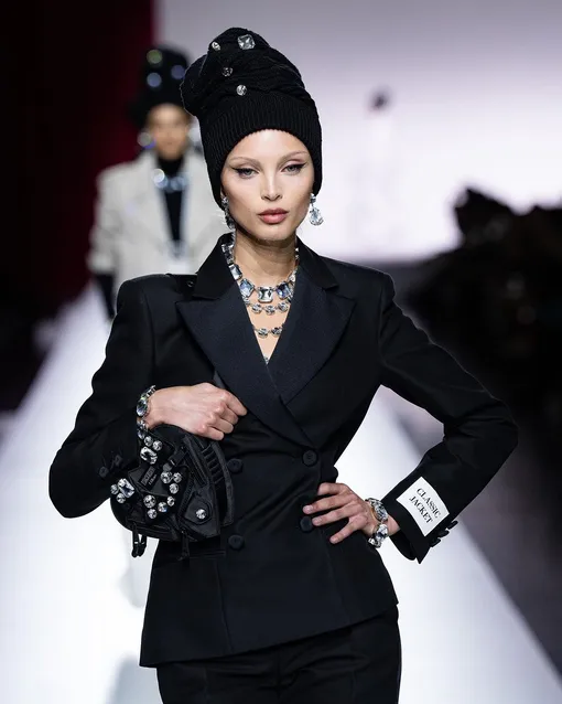 Moschino весна-лето 2024 Moschino весна-лето 2024