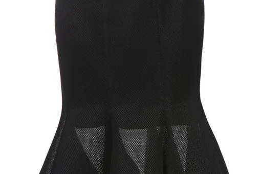 За каждой юбкой