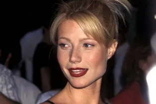 10 бьюти-образов из 90-х, которые стоит повторить в Новогоднюю ночь