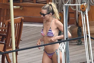 Даша Жукова и Сиенна Миллер отдыхают на яхте в Портофино