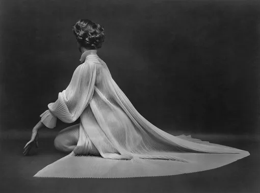 Модель в Женщина в прекрасном плиссированном платье, 1950е