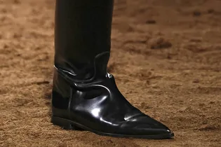 Главная обувь сезона: 35+ пар сапог на все случаи зимы