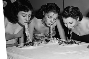 Что такое эмоциональное переедание и как с ним бороться