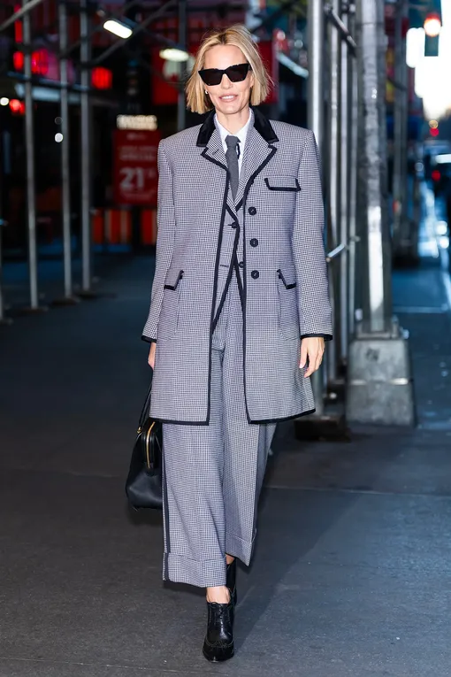В костюме Thom Browne